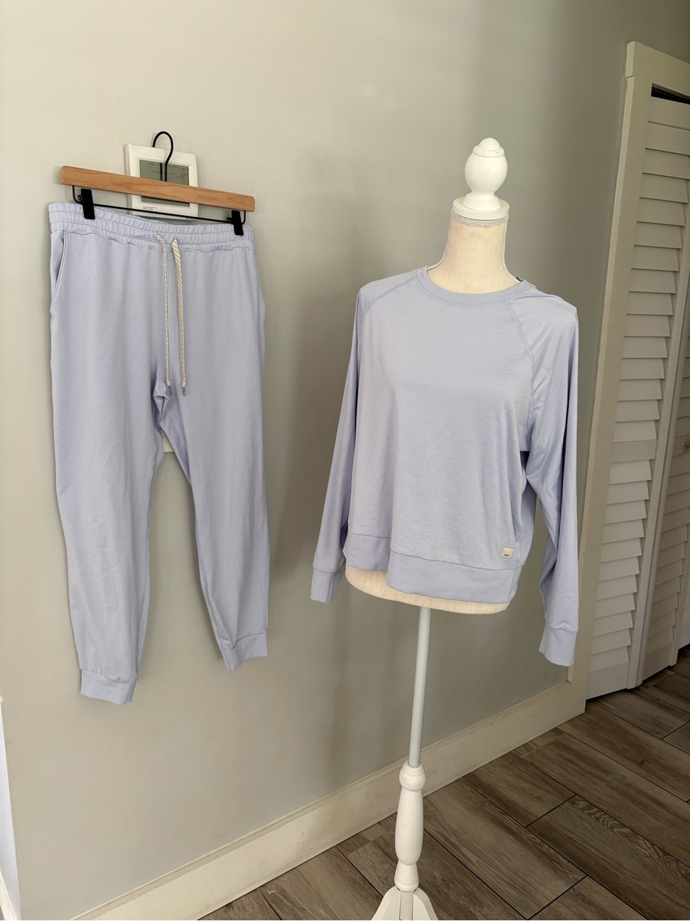 Vuori Light Lavender Cozy Sweatshirt & Jogger Set size medium